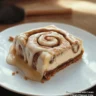 Cinnamon-Roll-Cheesecake-with-Cream-Cheese-Icing-2